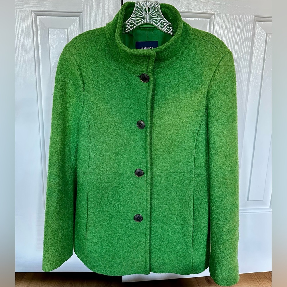 Beautiful Kelly Green Boiled Wool pea coat from Lands’ End - sz 6. Fully lined.